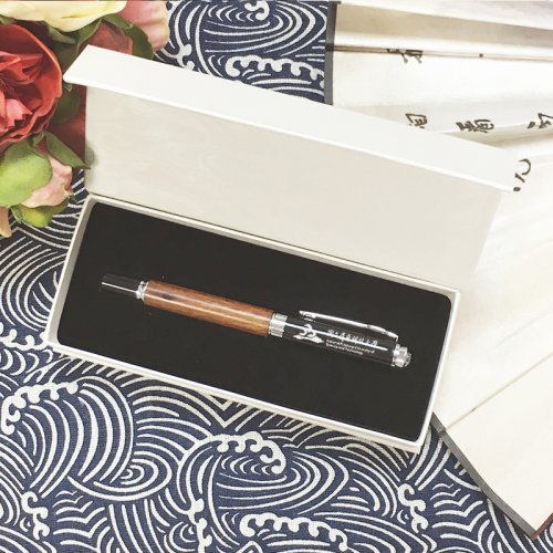 【團購商品，10隻起做】NPUST曜石黑鋼琴烤漆紅木鋼珠筆禮盒